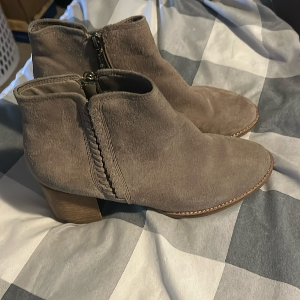 Blonde Bootie